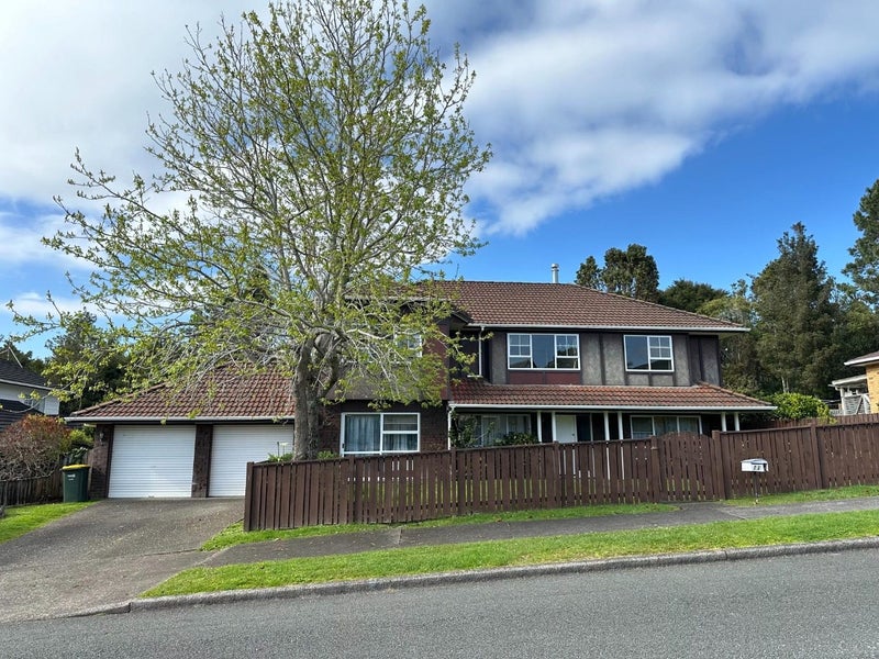 11 Ravenstone Place, Chatswood, Auckland - Carousel 1