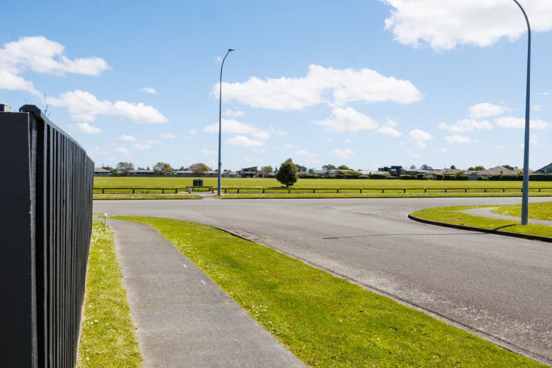 4 Meridian Grove, Kelvin Grove, Palmerston North - Carousel 19