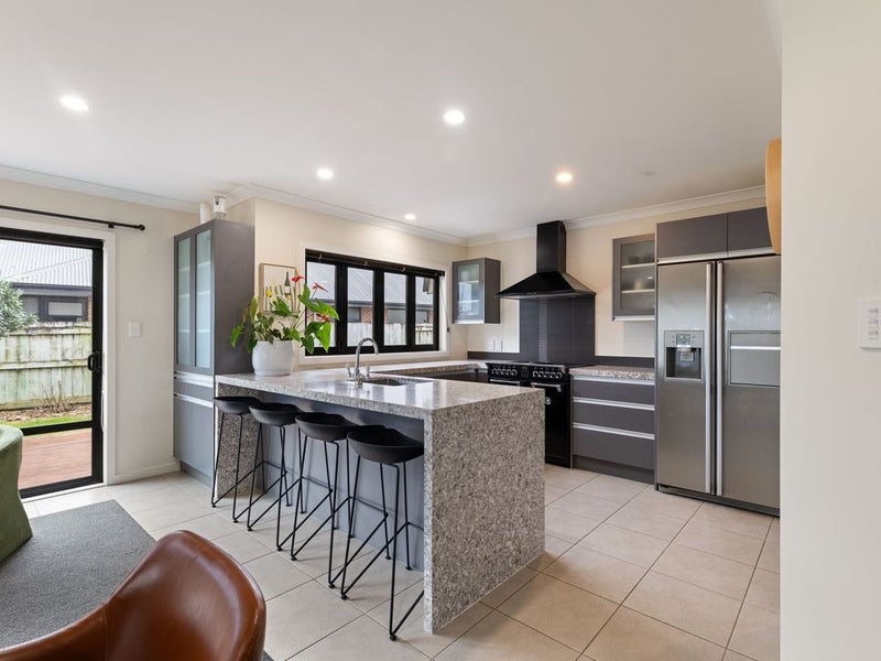 6 Trump Place, Kelvin Grove, Palmerston North - Carousel 1