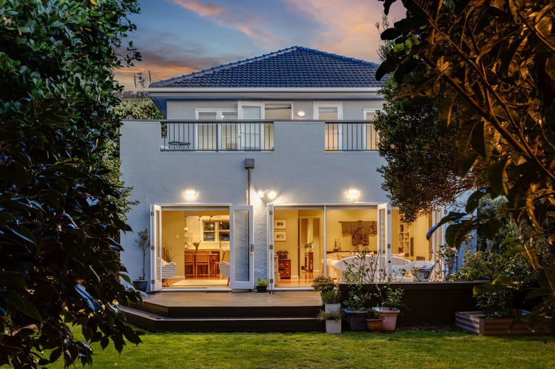 20 Tuatoru Street, Eastbourne, Lower Hutt - Carousel 1