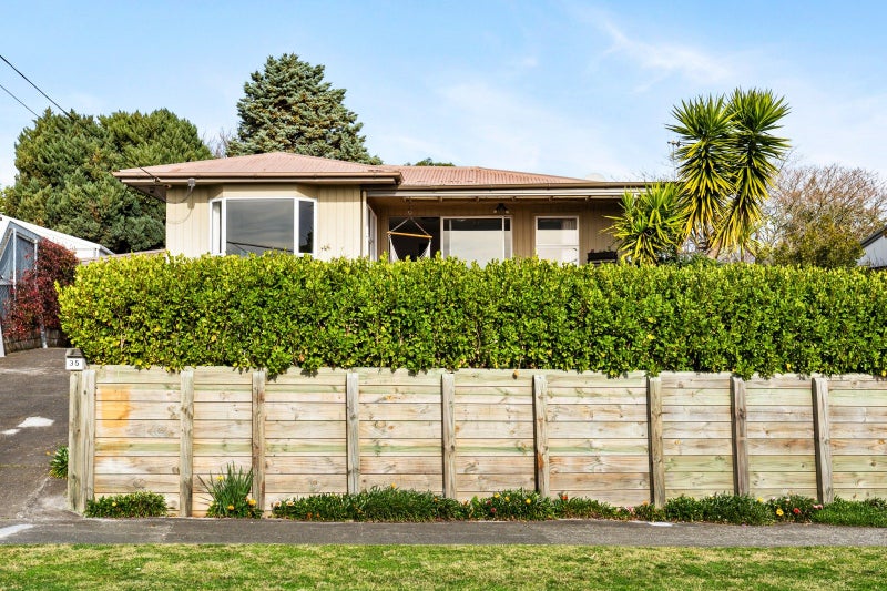 35 Given Street, Havelock North, Havelock North - Carousel 17