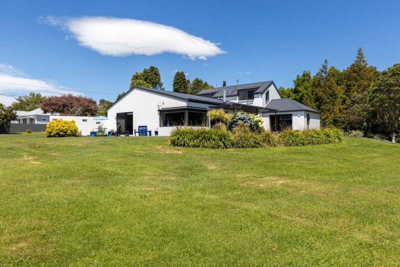 1298 Egmont Road, Inglewood - Carousel 2