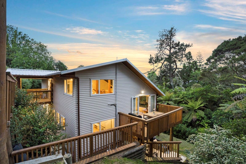 9A Mirage Place, Beach Haven, Auckland - Carousel 1