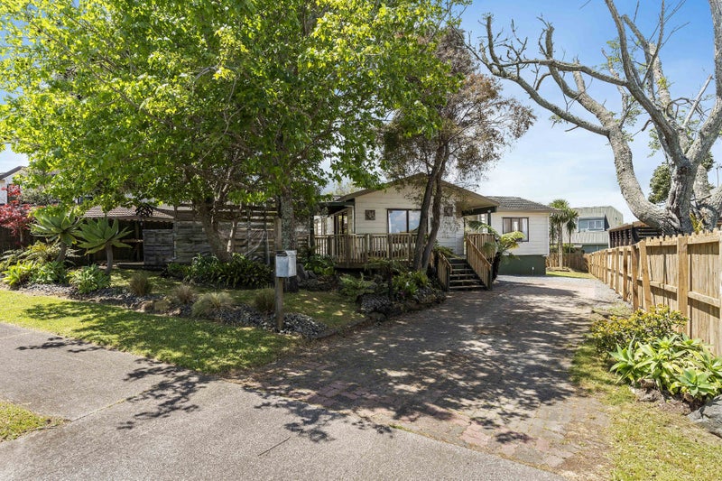 15 Sandgate Avenue, Botany Downs, Auckland - Carousel 1