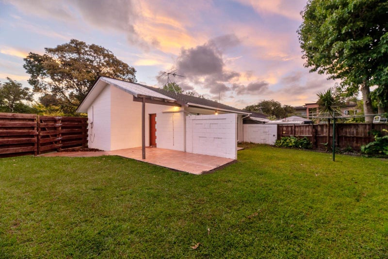 3/14 Commodore Drive, Lynfield, Auckland - Carousel 1