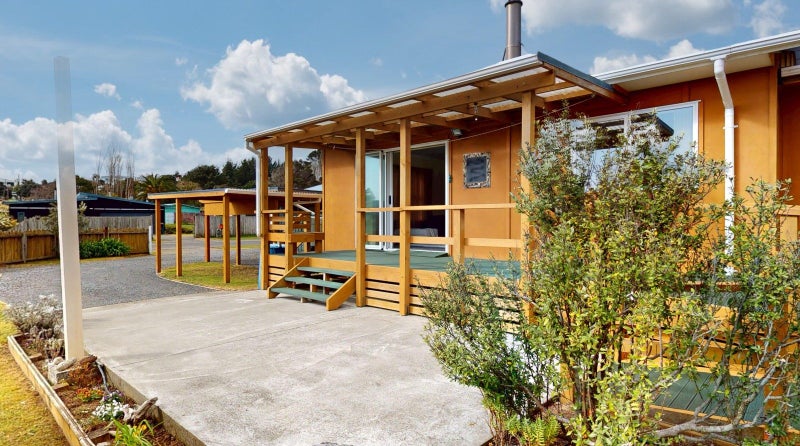 2 Barclay Grove, Hokio Beach, Levin - Carousel 1