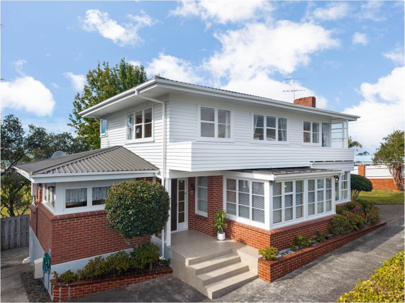 16 Belfast Street, Hillsborough, Auckland - Carousel 1