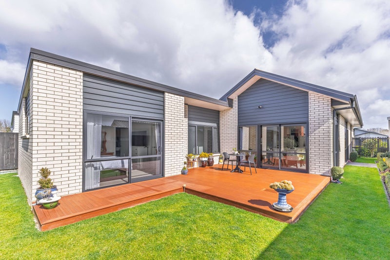 16 Probert Crescent, Chartwell, Hamilton - Carousel 2