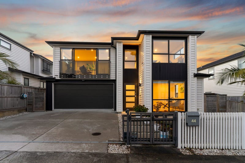 44 Kokowai Parade, Hobsonville, Auckland - Carousel 1