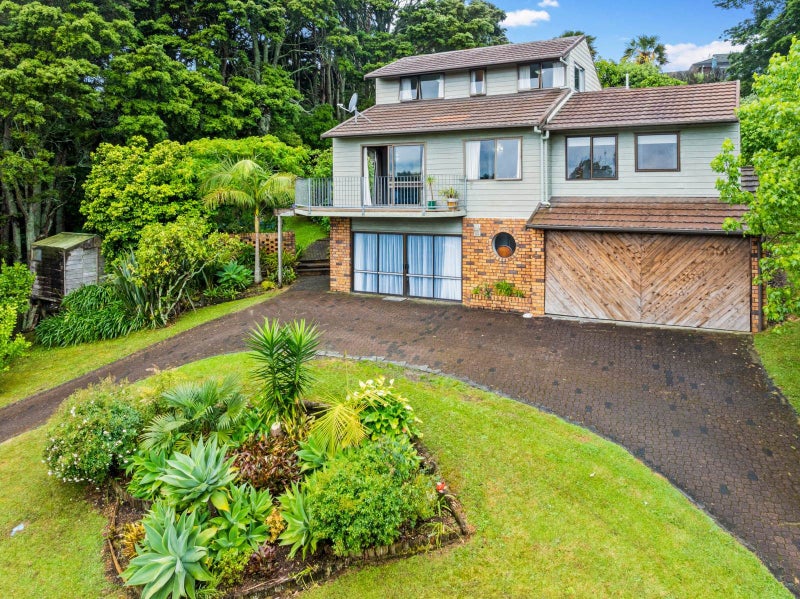 8 Goodwood Drive, Goodwood Heights, Auckland - Carousel 1