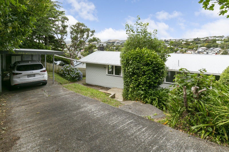127 Ruskin Road, Newlands, Wellington - Carousel 1