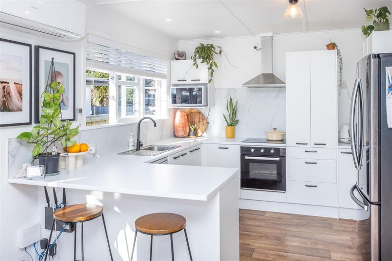 17 Whitaker Street, Kihikihi, Te Awamutu - Carousel 1