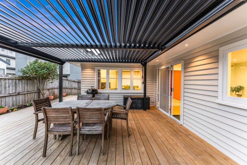 11 Waddell Avenue, Point England, Auckland - Carousel 2