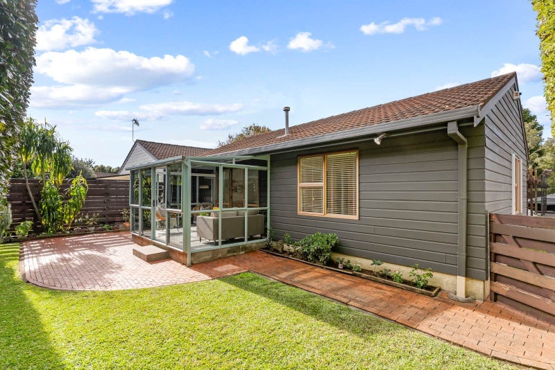 52 Pohutukawa Place, Ellerslie, Auckland - Carousel 1