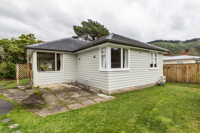 18 Whangakoko Grove, Birchville, Upper Hutt - Carousel 1