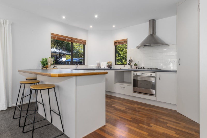 2B Observatory Close, Whitby, Porirua - Carousel 2