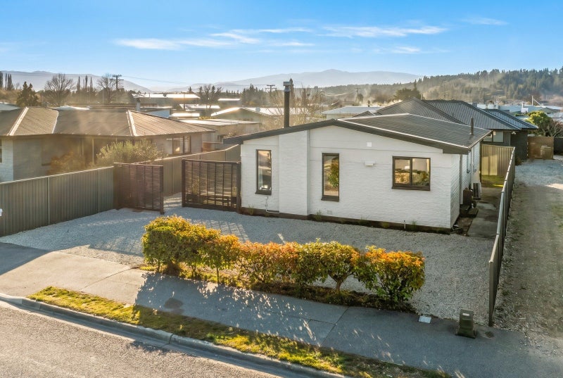 25 Royal Terrace, Alexandra, Alexandra - Carousel 1