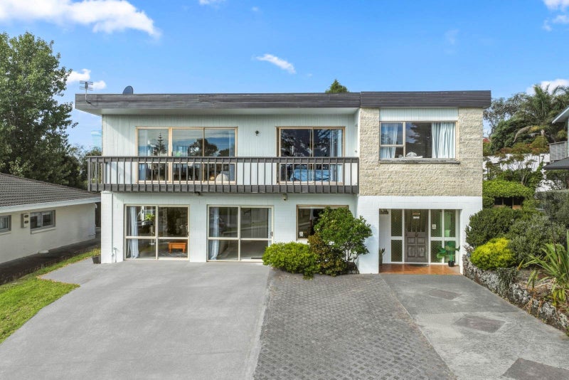 5 Jacaranda Avenue, Beach Haven, Auckland - Carousel 1