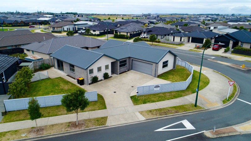 2 Cupples Street, Papamoa Beach, Papamoa - Carousel 1