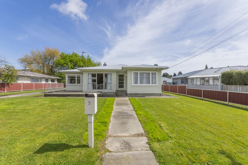 5 Buckley Grove, Paraparaumu - Carousel 21