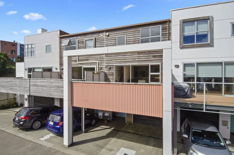 7 Saddleback Grove, Karori, Wellington - Carousel 2