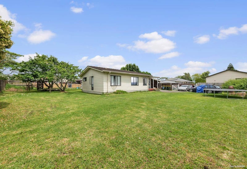 12 Stoll Place, Clendon Park, Auckland - Carousel 1