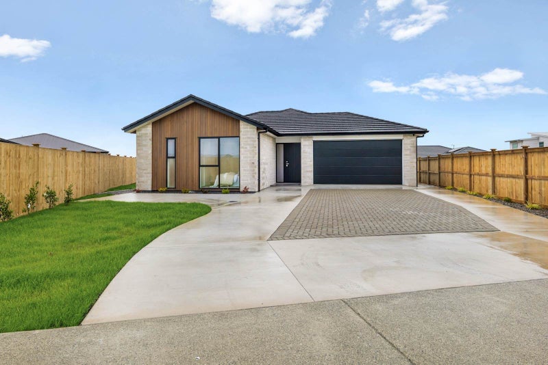 18 Taurangawaka Road, One Tree Point - Carousel 1