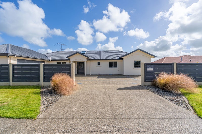 1 Somerset Lane, Rosedale, Invercargill - Carousel 1