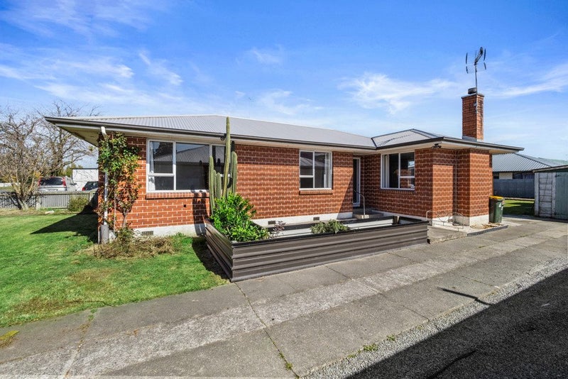 19 Davis Crescent, Netherby, Ashburton - Carousel 1