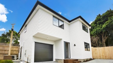 61C Totaravale Drive, Totara Vale, Auckland - Carousel 1