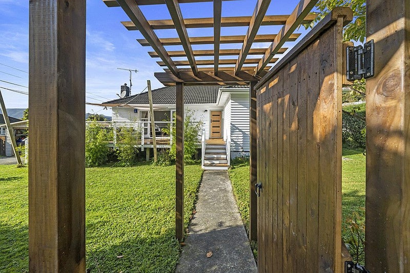 11 PURIRI ST , Wainuiomata, WAINUIOMATA - Carousel 16