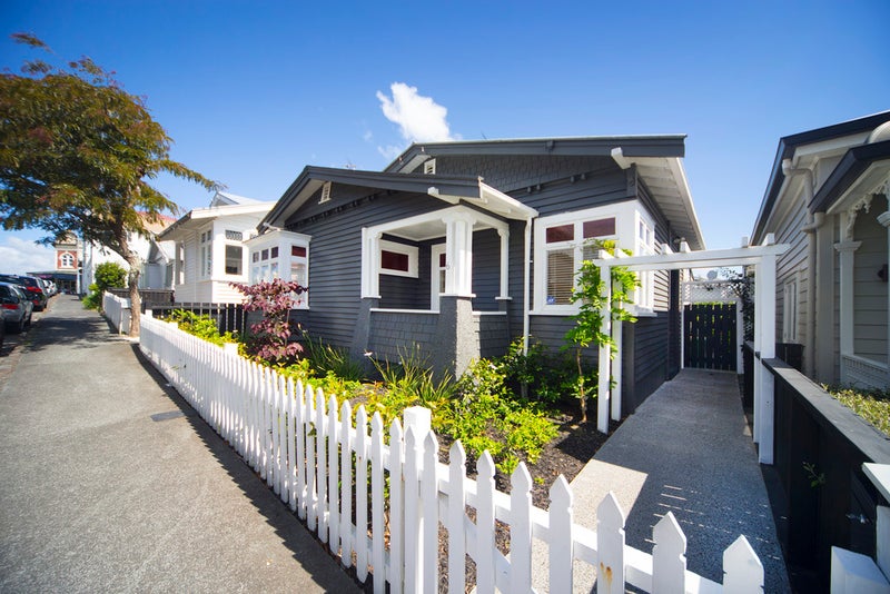 6 Russell Street, Freemans Bay, Auckland - Carousel 1
