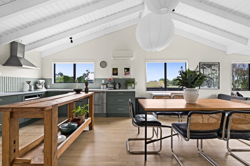 12 Chestnut Court, Havelock North, Havelock North - Carousel 1