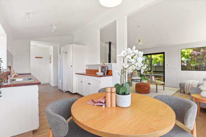 12 Matthew Place, Kawaha Point, Rotorua - Carousel 2