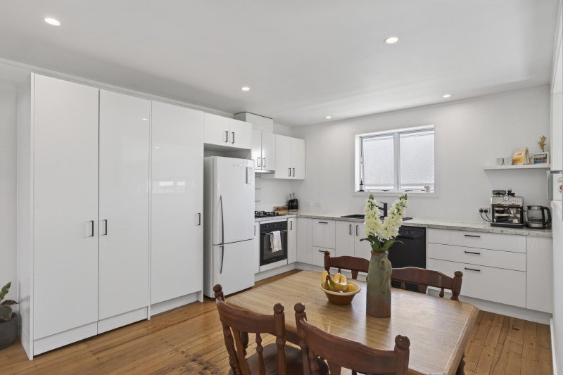 4 Raleigh Street, Vogeltown, New Plymouth - Carousel 2