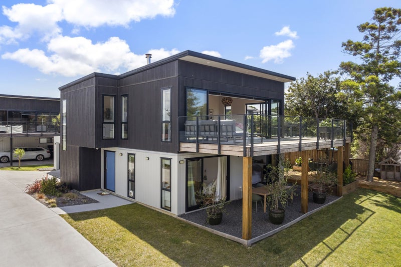 19 Silverton Avenue, Wai o Taiki Bay, Auckland - Carousel 1