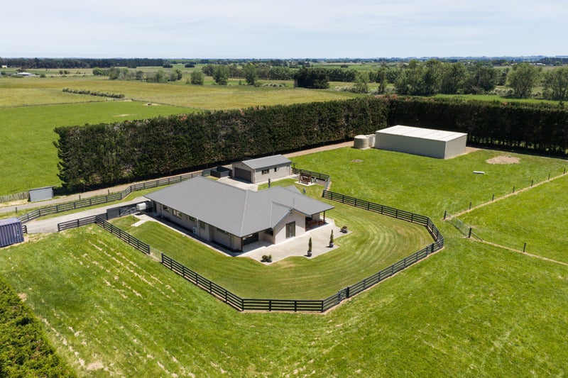 118 Clevely Line, Bunnythorpe, Palmerston North - Carousel 1