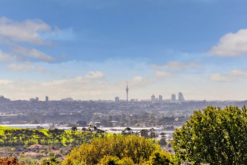 41B Gracechurch Drive, Flat Bush, Auckland - Carousel 2