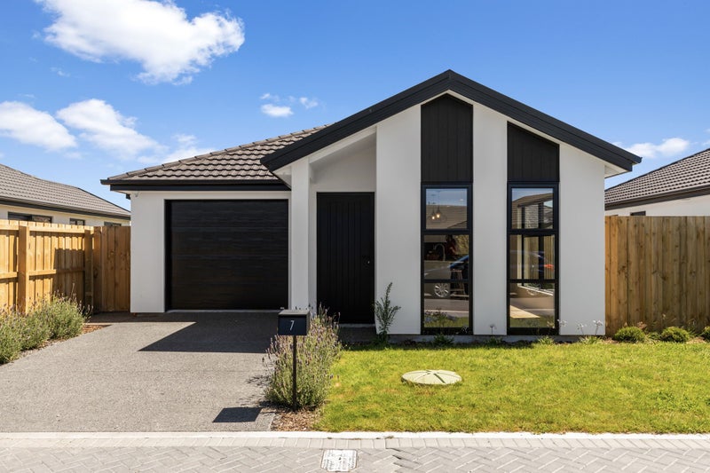 7 Oakvale Lane, Halswell, Christchurch - Carousel 1