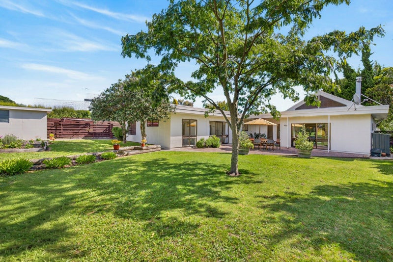 19 Durham Drive, Havelock North, Havelock North - Carousel 1