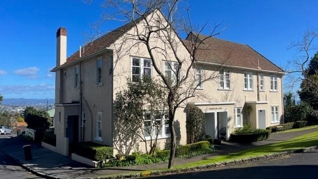 15 Hillside Crescent South, Mount Eden, Auckland - Carousel 1