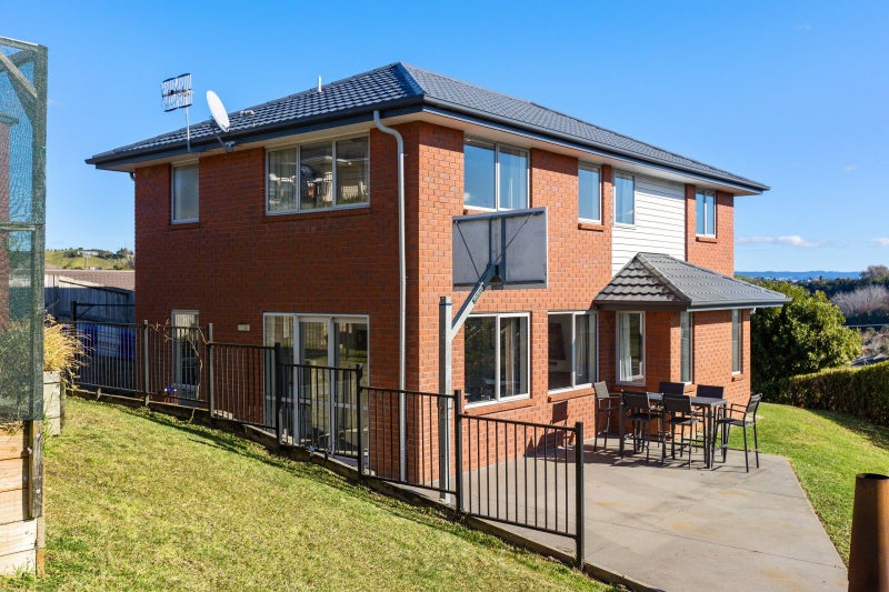 10 Elena Place, Welcome Bay, Tauranga - Carousel 2