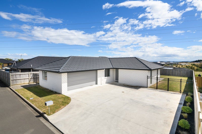 20 Sardinia Grove, Fitzherbert, Palmerston North - Carousel 1