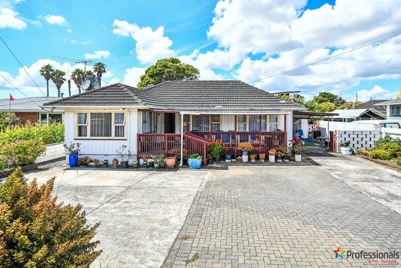 11 Staines Avenue, Mangere East, Auckland - Carousel 1