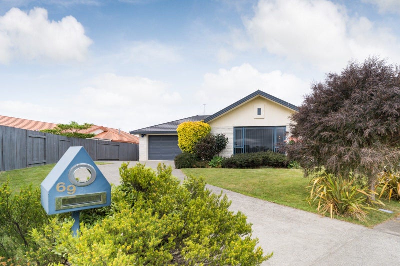 69 Meridian Grove, Kelvin Grove, Palmerston North - Carousel 21