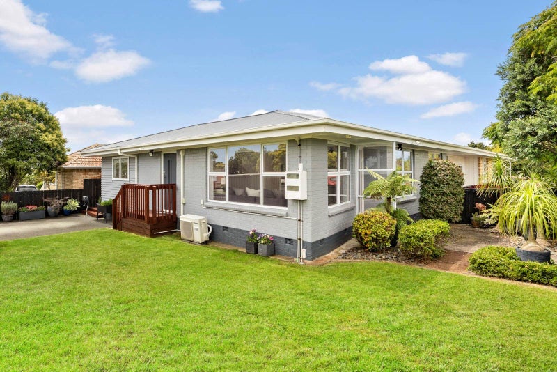 50 Lynmore Drive, Hillpark, Auckland - Carousel 1