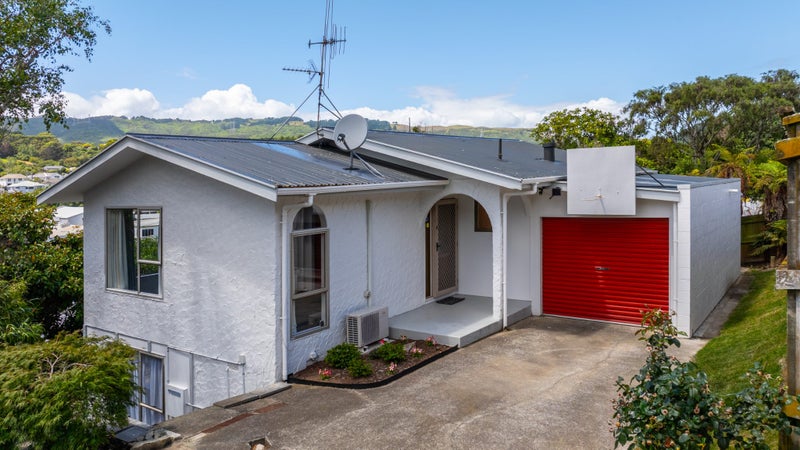 15A Kereru Bend, Tawa, Wellington - Carousel 1