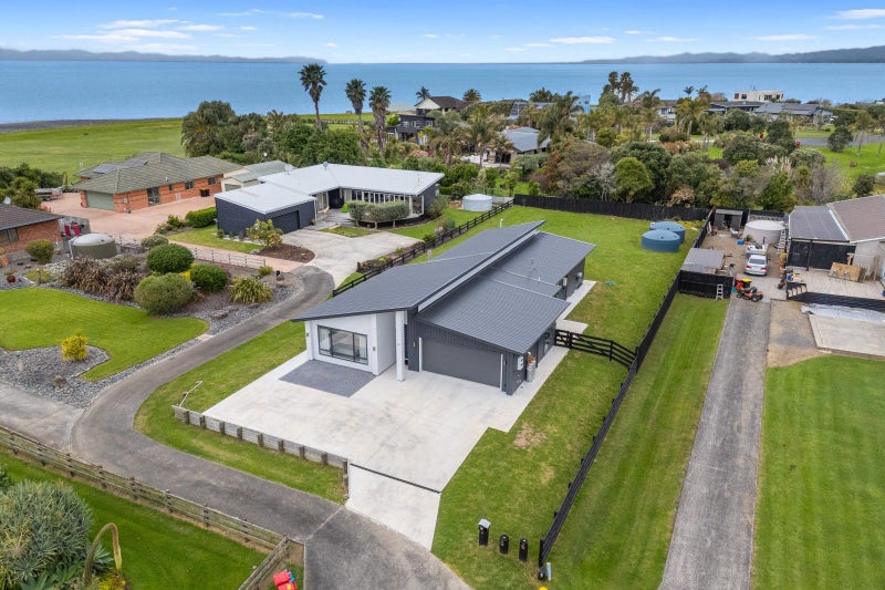 16 Mylindas Road, WHAKATIWAI, MIRANDA - Carousel 1