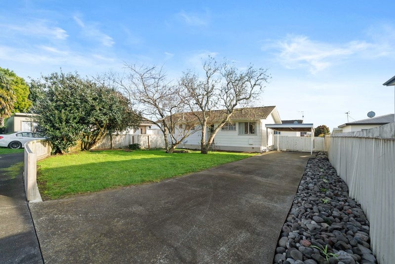 1/23 Frobisher Way, Clendon Park, Auckland - Carousel 2