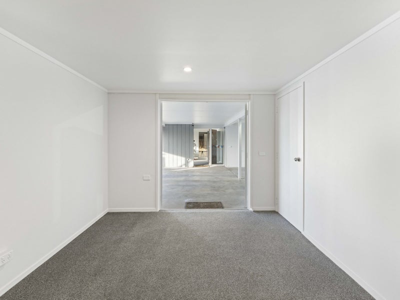 10 Lilburn Crescent, Massey, Auckland - Carousel 50